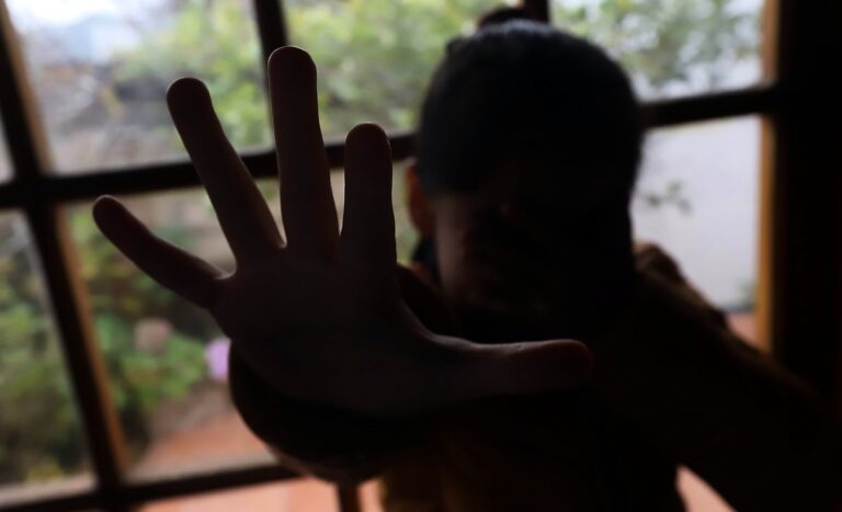 El crudo caso de niña explotada sexualmente por su mamá: 