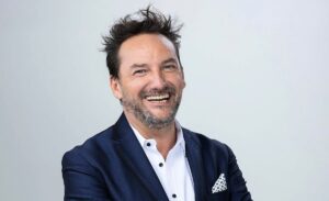 Daniel Fuenzalida sorprendió con radical cambio de look tras someterse a procedimiento estético