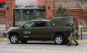 Aviso de bomba obligó a evacuar la totalidad del Mallplaza Oeste de Cerrillos