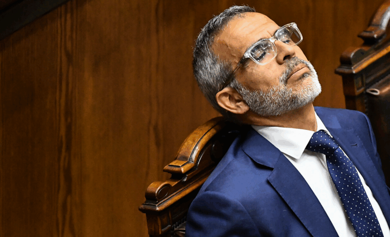 Exministro Luis Cordero se quebró al recordar historia de familiares desaparecidos en dictadura