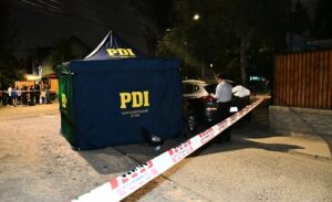 Violento homicidio en Santiago: hombre de 42 años murió tras ser atacado a tiros desde un auto