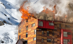 Incendio afecta a Hotel Alto Nevados en las Termas de Chillán