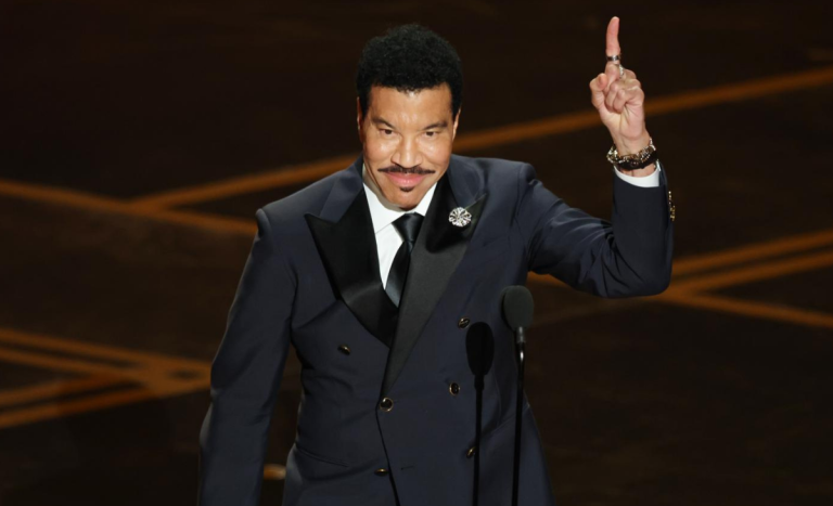 Reportan que Lionel Richie está hospitalizado tras dar concierto en Estados Unidos