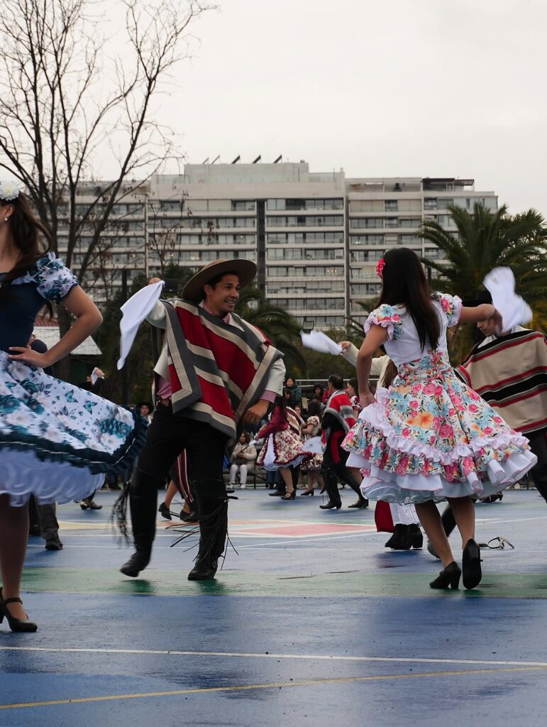 "Son iguales": Matías Fernández encantó al compartir registros bailando cueca con su hija mayor