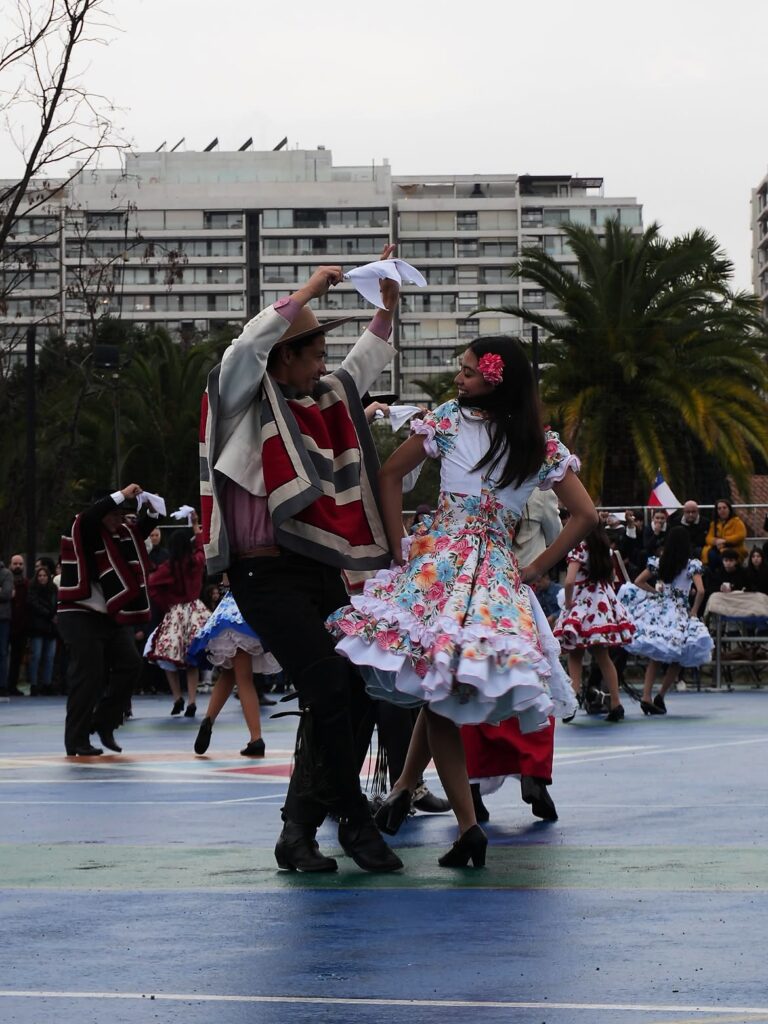 "Son iguales": Matías Fernández encantó al compartir registros bailando cueca con su hija mayor