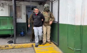 Hombre atacó a su pareja frente a su hija en Recoleta y huyó: Carabineros lo encontró en Chillán