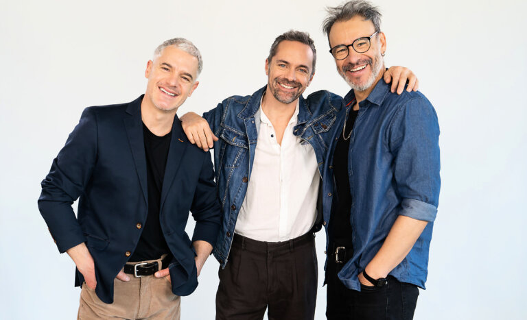 '50 y qué?': Ricardo Fernández, César Sepúlveda y Rodrigo Soto llegan a TV+ sin pelos en la lengua