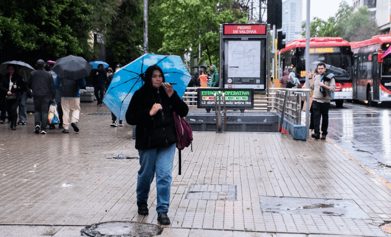 ¿5 días seguidos de lluvia? Advierten nuevas precipitaciones en Santiago