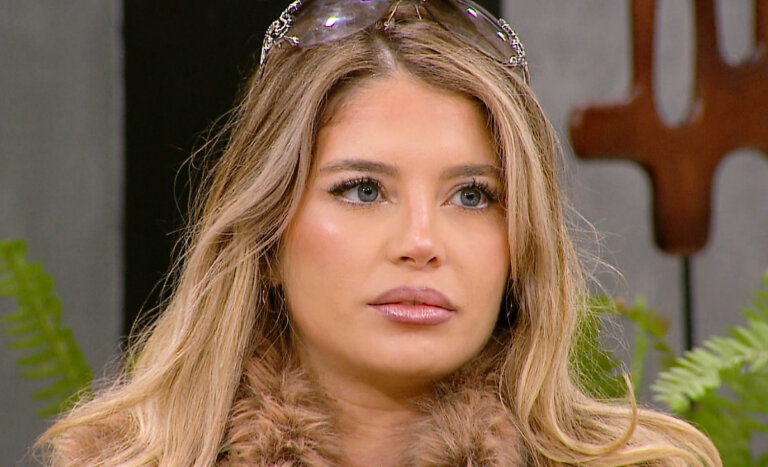 Mamá de Flavia Laos llega a Volverías con tu ex?  para encarar a Austin Palao: esta fue su reacción