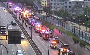 Colisión múltiple en la Ruta 5, a la altura de Renca, deja personas atrapadas y varios lesionados