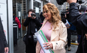 Suspenden audiencia clave de Cathy Barriga por amistad de juez con abogados de Joaquín Lavín León