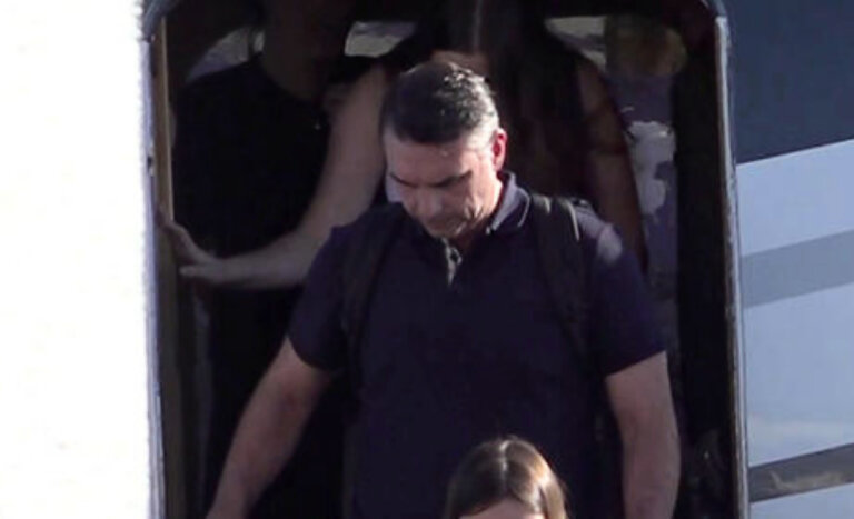 Flávio Bolsonaro se declara presidente electo de Brasil tras huir a Estados Unidos