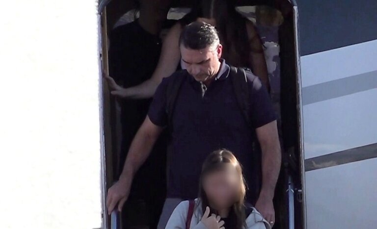 Tras derrota ante Lula da Silva: Flávio Bolsonaro y su familia llegan a EEUU tras escapar de Brasil