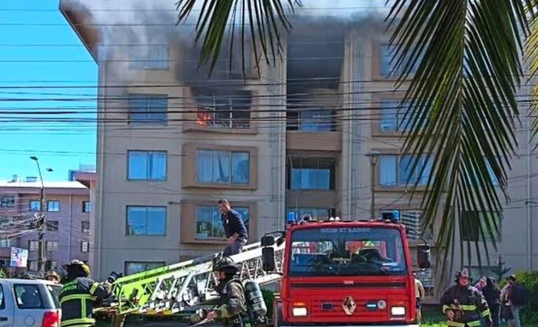 Incendio en el centro de Concepción dejó dos adultos mayores fallecidos y cuatro lesionados