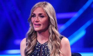 Kenita Larraín expuso entre lágrimas delicado estado de su padre: "No come ni toma agua normalmente"