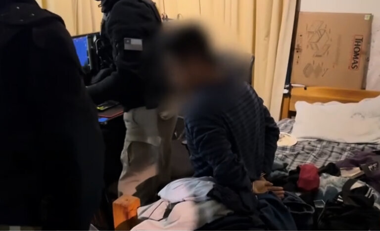 El modus operandi del falso médico peruano acusado de agredir a al menos 10 víctimas en Santiago