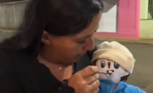 Tienen 2 hijos: mujer que se casó con un muñeco revela la verdadera historia de su romance