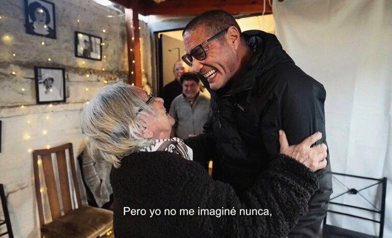 Pancho Saavedra se emocionó en especial visita a cumpleaños número 100 de doña Hilda: 