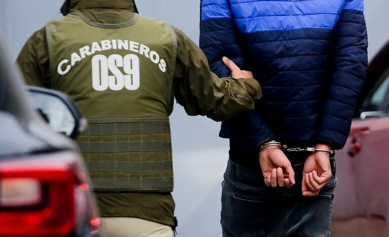 Intentó defender a sus hijos y la apuñalaron: violenta riña familiar terminó a balazos en Peñalolén