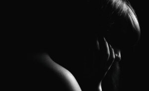 Investigan denuncia de violación grupal contra mujer en Valparaíso: habría sido atacada por 4 sujetos